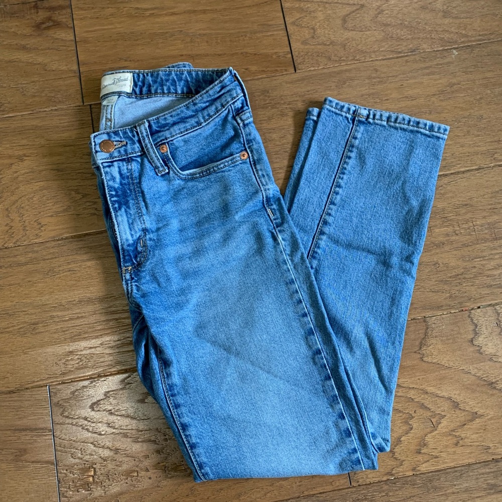 Universal thread straight leg jean